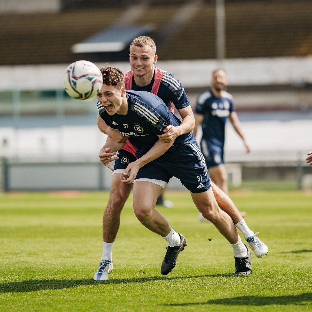 ? PŘED SLAVIÍ | V neděli uzavřeme ligový ročník, v historicky 303. derby se utkáme se Slavií. 

?️ Podívejte se na poslední PREview sezony s rozhovory s Ladislavem Krejčím, Jakubem Peškem a Lubošem Loučkou. Video na webu, odkaz v biu! #acsparta